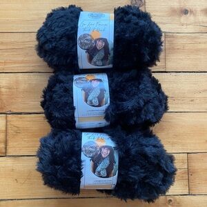 🖤 Bundle of 3 New Lion Brand Go For Faux! Thick & Quick Yarn in Black Panther
